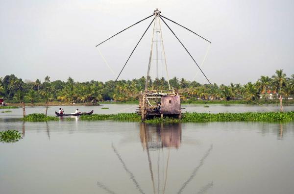 Bild 1 von 2: Der südindische Staat Kerala ist geprägt von Ayurveda ? einer traditionellen Medizin, die Wasser, Luft und Pflanzen nutzt, um zu Ausgeglichenheit und Wohlergehen zu finden.
