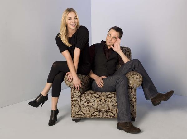 Bild 1 von 28: (3. Staffel) - Obwohl sie so unterschiedlich sind, wie es nur sein kann, sind Penny (Kaley Cuoco, l.) und Sheldon (Jim Parsons, r.) gute Freunde ...