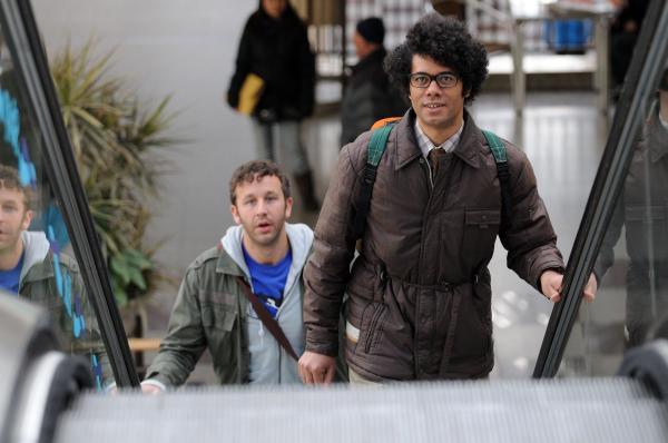 Bild 1 von 2: Roy Trenneman (Chris O'Dowd, l.); Maurice Moss (Richard Ayoade, r.)
