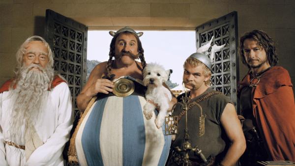 Bild 1 von 6: Jean-Pierre Cassel, Gérard Depardieu, Clovis Cornillac, Stéphane Rousseau