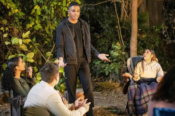 Bild 1 von 18: Im Bild (v.li.): Cody Christian (Asher Adams), Samantha Logan (Olivia Baker), Michael Evans Behling (Jordan Baker), Alondra Delgado (Vanessa Montes).