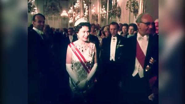 Bild 1 von 8: Im Bild: Königin Elizabeth II - beim Empfang in Schönbrunn.