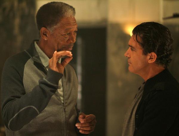 Bild 1 von 19: Kunstdieb Ripley (Morgan Freeman, l.) braucht für seinen Coup einen Partner: Um zwei Fabergé-Eier aus einem Hochsicherheitssafe zu holen, engagiert er Kollege Gabriel (Antonio Banderas, r.). Doch ob das gutgeht?