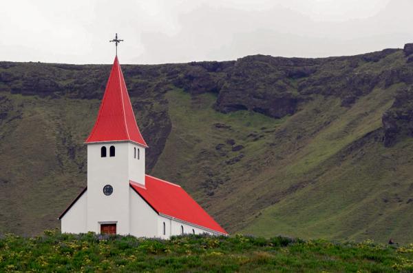 Bild 1 von 1: In Island, so heißt es, hat die Natur ihre eigenen Bewohner.