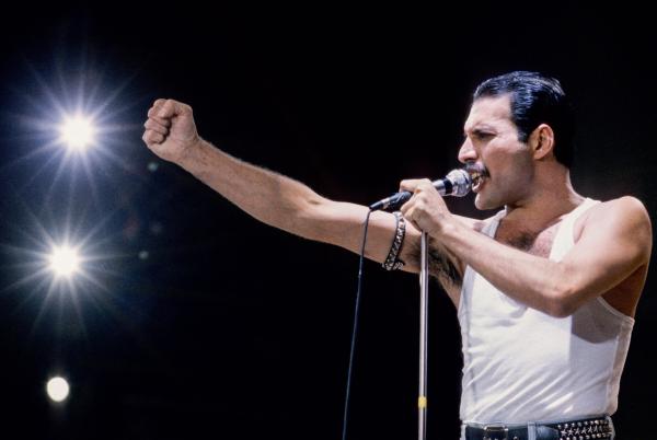 Bild 1 von 2: Freddie Mercury beim legendären \