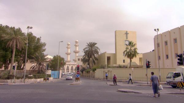 Bild 1 von 14: Im Bild: Kirche und Moschee.