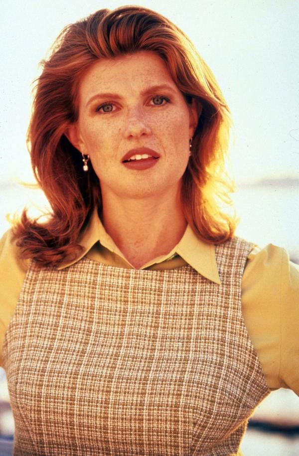 Bild 1 von 15: (1. Staffel) - Nikki Faber (Connie Britton) ist zwar eine gewissenhafte Buchhalterin, ihr chaotisches Privatleben lässt sie jedoch so manche Zahl vergessen - mit fatalen Folgen.