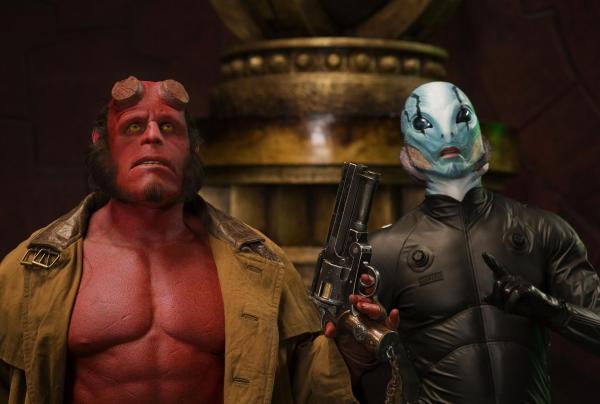 Bild 1 von 20: Hellboy (Ron Perlman, l.) und Abe Sapien (Doug Jones, r.) stellen sich den gefährlichen Kreaturen Nuadas entgegen ...