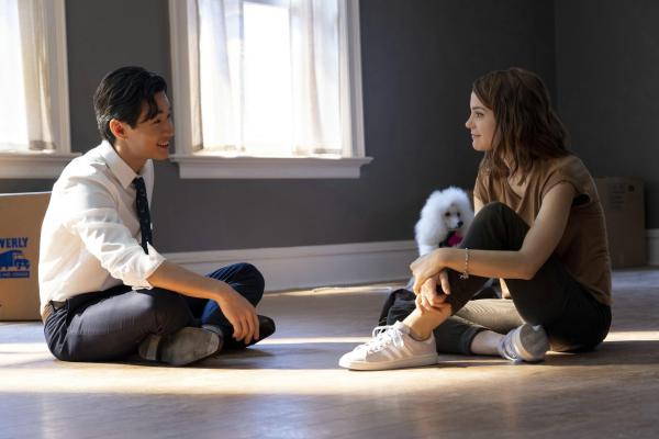 Bild 1 von 8: Trent (Henry Lau, l.); CJ (Kathryn Prescott, r.)