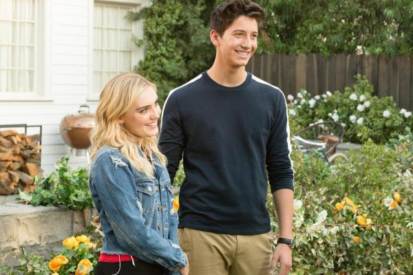 Bild 1 von 12: Im Bild: Meg Donnelly (Taylor Otto), Milo Manheim (Pierce).