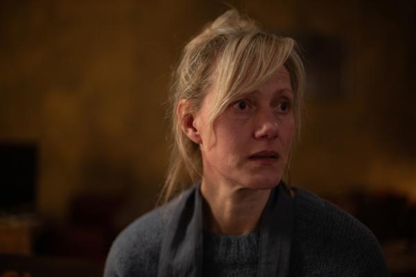 Bild 1 von 9: Anna Koch (Anna Schudt) hat gerade von Nalan erfahren, dass sie verklagt werden. Es steht die Frage im Raum, ob ein Kind wegen Sauerstoffmangels bei der Geburt einen Hirnschaden erlitten hat.