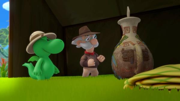 Bild 1 von 5: Die Drachen-Vase, die Grisu nach Drachenstadt bringen soll, ist größer als er selbst.© ZDF/2023 MONDO TV Group/Pagot/Calidra/T2T/ZDFS - Honorarfreie Verwendung gemäß AGB im redaktionellen Zusammenhang mit genannter Sendung bei Nennung \