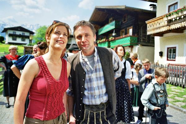 Bild 1 von 1: Im Bild: Ursula Buschhorn (Katja Stern), Bernhard Schir (Johannes Assamer).