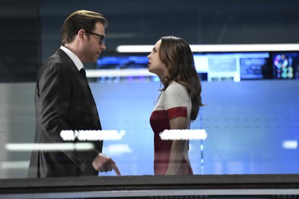 Bild 1 von 13: Jason Bull (Michael Weatherly, l.); J.P.Nunnelly (Eliza Dushku, r.)