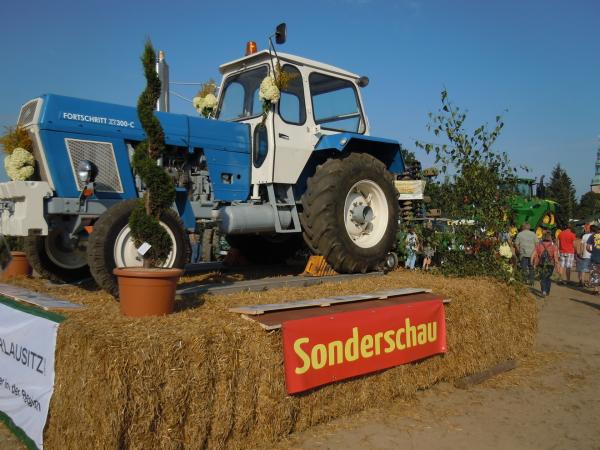 Bild 1 von 3: Not macht erfinderisch, sagt das Sprichwort. In der DDR traf das auch auf die Sparte der Nutzfahrzeuge zu. In Zeiten des Mangels musste man erfinderisch sein, denn der Bedarf war enorm.