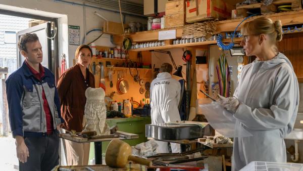 Bild 1 von 5: Steinmetz Henning Schacht wurde mit einem \