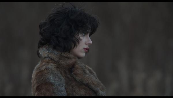 Bild 1 von 4: Laura (Scarlett Johansson)