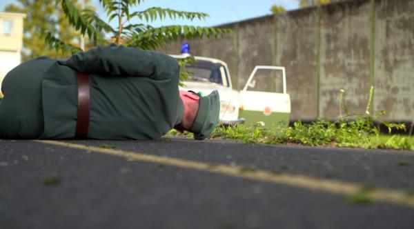 Bild 1 von 8: Die Geiselnehmer gehen mit großer Brutalität vor und verletzen auf ihrer Flucht einen Volkspolizisten lebensgefährlich. (Symbolbild).