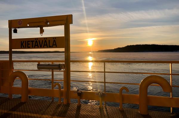 Bild 1 von 4: Fähre auf dem winterlichen Saimaa