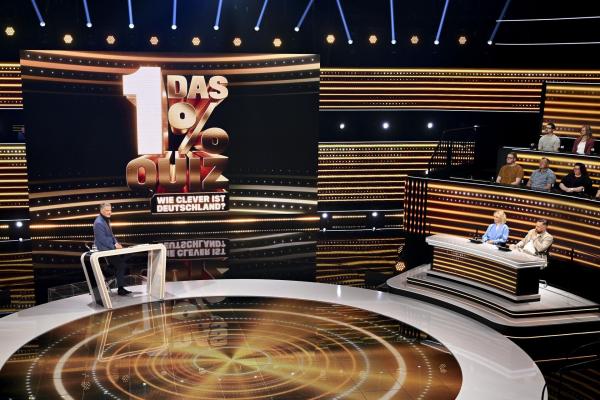 Bild 1 von 9: (v.l.n.r.) Jörg Pilawa; Janin Ullmann; Bürger Lars Dietrich