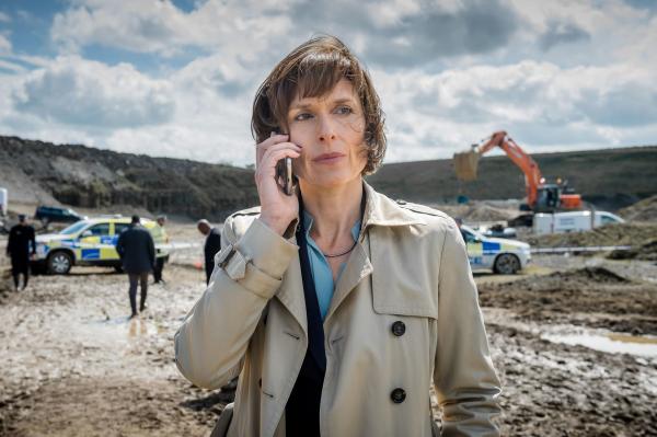 Bild 1 von 8: DCI Gill Murray (Amelia Bullmore)