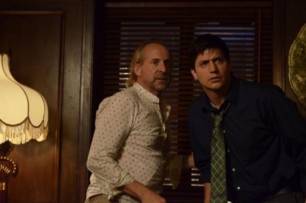 Bild 1 von 4: Highsmith (Peter Stormare, l.); Duncan (Ken Marino, r.)