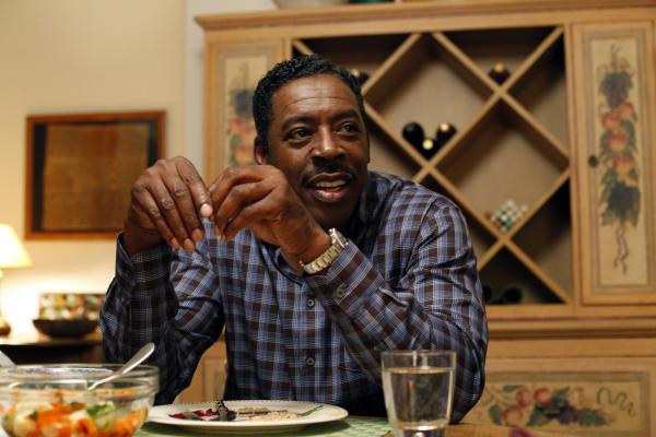 Bild 1 von 6: Ernie Hudson as Frank -- NBC