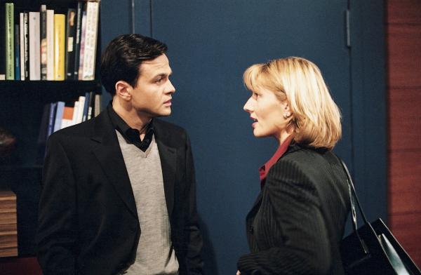 Bild 1 von 1: Pascal (Michael Rotschopf, l.) hat kein gutes Verhältnis zu Maren (Joana Schümer, r.).