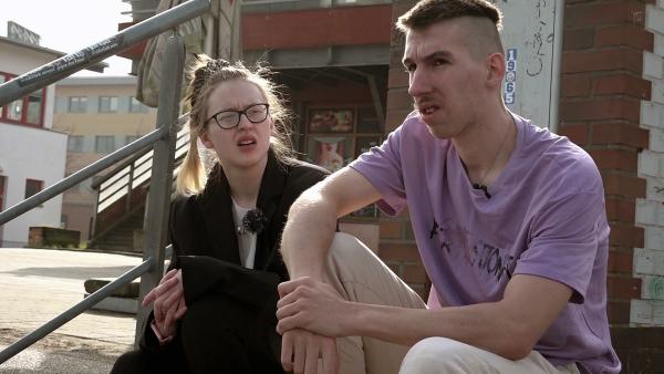 Bild 1 von 2: Jasmin und Maik geraten immer stärker unter Druck. Ohne eigene Wohnung und mit ausbleibenden Zahlungen vom Jobcenter müssen sie ihre Zukunft neu planen.