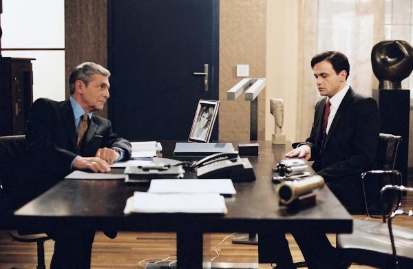 Bild 1 von 1: Pascal (Michael Rotschopf, r.) intrigiert weiter bei Alexander (Peter Hladik, l.)