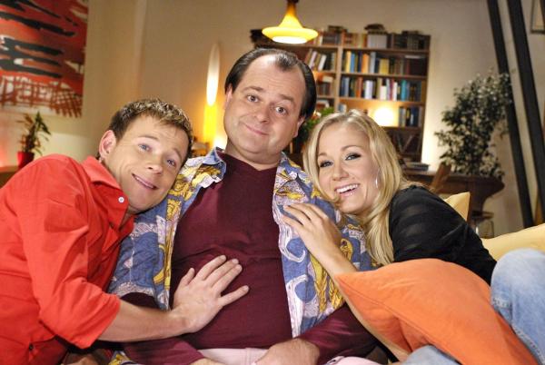 Bild 1 von 10: Neue Folgen in neuer Besetzung: Janine Kunze (r.) ist in die Comedy-WG zu Markus Majowski (M.) und Mathias Schlung (l.) gezogen ...