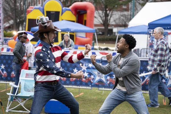 Bild 1 von 12: Russ Taylor (Henry Ian Cusick, l.); Wilt Bozer (Justin Hires, r.)