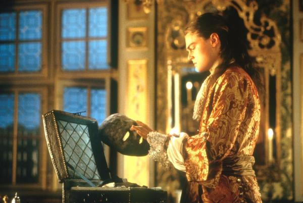 Bild 1 von 11: Alle für einen und einer für alle: Die drei tollkühnen Abenteurer befreien den geheimnisvollen, maskierten Zwillingsbruder Phillippe (Leonardo DiCaprio) aus seiner lebenslangen Haft ...