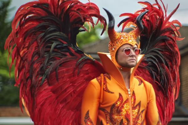 Bild 1 von 13: Elton John (Taron Egerton)