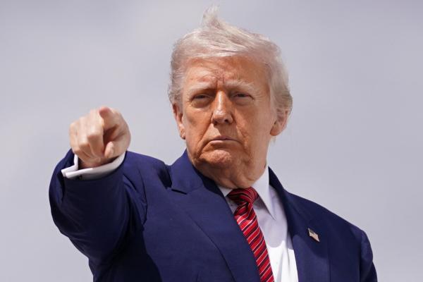 Bild 1 von 3: Mit Klagen gegen Medien und Angriffe auf politische Gegner setzt Trump auf Konfrontation - was bedeutet das für die demokratischen Institutionen?