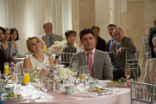 Bild 1 von 10: Eigentlich glaubt Jason (Zac Efron, r.), mit Meredith (Julianne Hough, l.) die perfekte Frau für sich gefunden zu haben, doch ein Roadtrip nach Daytona Beach mit seinem Großvater bringt Jason ins Grübeln ...