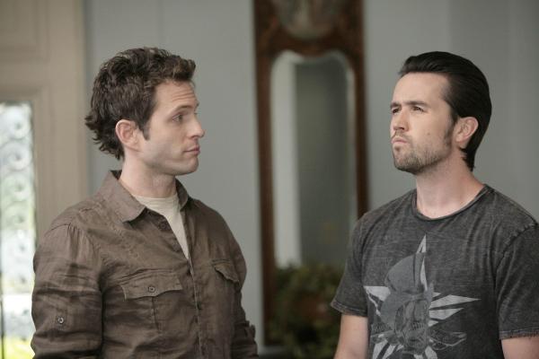 Bild 1 von 28: Dennis (Glenn Howerton, l.) und Mac (Rob McElhenney, r.) sind auf der Suche nach neuen Freunden ...
