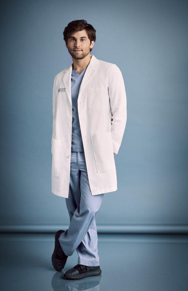 Bild 1 von 44: (18. Staffel) - Dr. Levi Schmitt (Jake Borelli)