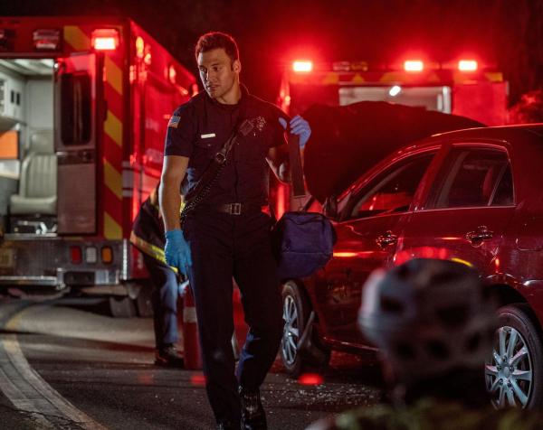 Bild 1 von 10: Eddie Diaz (Ryan Guzman)