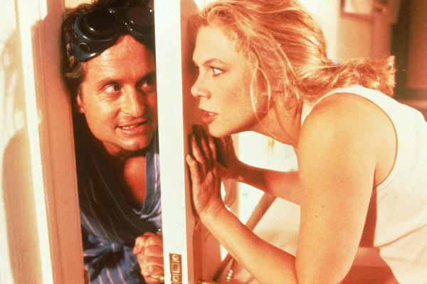 Bild 1 von 5: Zwischen Barbara (Kathleen Turner, r.) und Oliver (Michael Douglas, l.) entbrennt ein mörderischer Scheidungskrieg ...