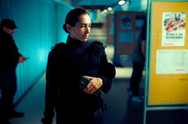 Bild 1 von 3: Angehörige der Polizeieinheit Guardia Civil (Laura Barba) im Einsatz