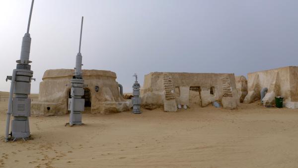 Bild 1 von 2: Am 22. März 1976 ruft George Lucas hier in Tunesien erstmals \
