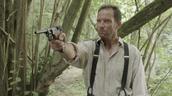 Bild 1 von 2: Zwei der Täter werden bald nach der Tat verhaftet, der dritte, Harry Roberts, taucht im Wald bei Bishop's Stortford unter.