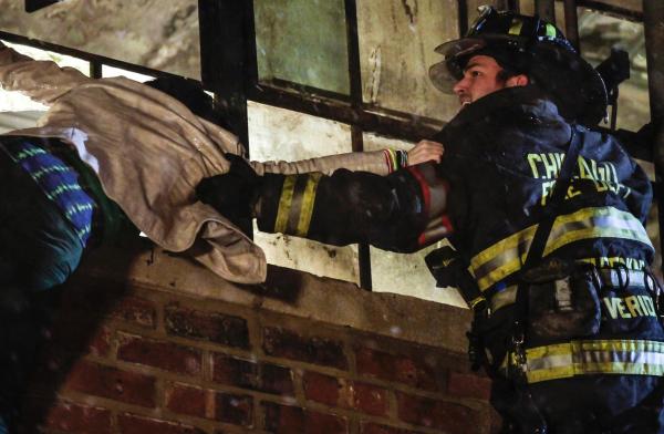 Bild 1 von 7: Chicago Fire Season1 EP Better To Lie,Chicago Fire Staffel1 EP Helden