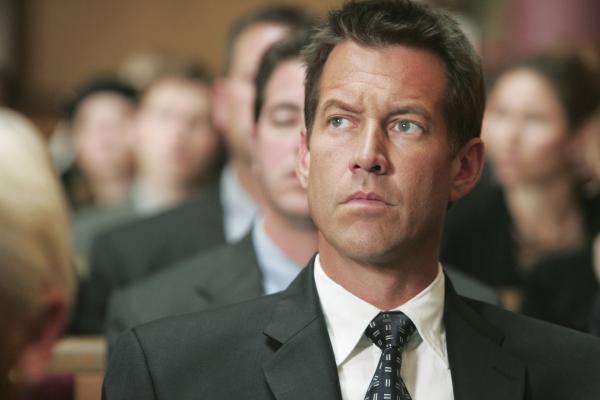 Bild 1 von 33: Ist mit den Gedanken woanders: Mike (James Denton) ...