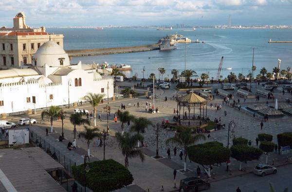 Bild 1 von 3: Miguel de Cervantes, Autor des modernen Romans ?Don Quijote?, lässt sich von seinen Abenteuern in Algier inspirieren. Zwischen Geschichte und Fiktion vermischt er die Suche nach Freiheit, Intrigen und innerem Glauben.