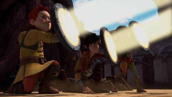 Bild 1 von 2: Lollo, Leo und Lisa (v.l.) spiegeln das Licht.