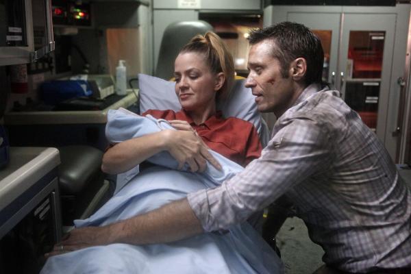 Bild 1 von 62: Das Familienglück ist endlich perfekt: Jenny (Juliana Dever, l.) und Kevin (Seamus Dever, r.)