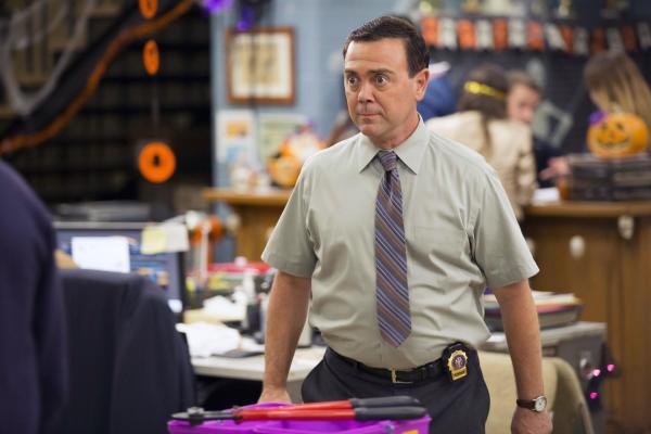Bild 1 von 12: Charles Boyle (Joe Lo Truglio)
