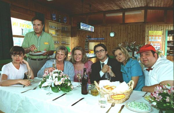 Bild 1 von 8: Im Bild (v.li.): Doris Hick, Peter Fröhlich, Marianne Mendt, Brigitte Neumeister, Alexander Lutz, Claudia Androsch, Gerald Pichowetz.